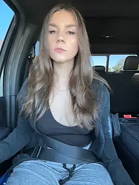 MaggyMayI online show from 10/31/25, 04:58