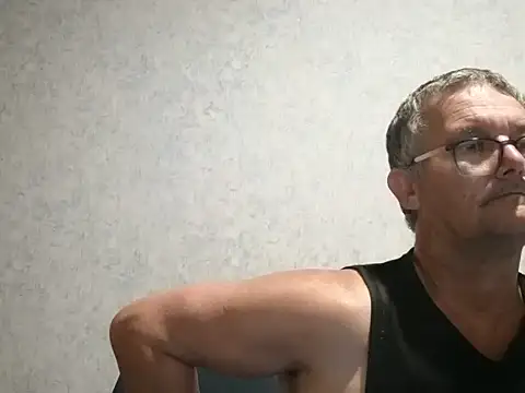 Snapshot of bigballnz chatting on 03/09/25, 08:29 bigballnz online show from 03/09/25, 08:29