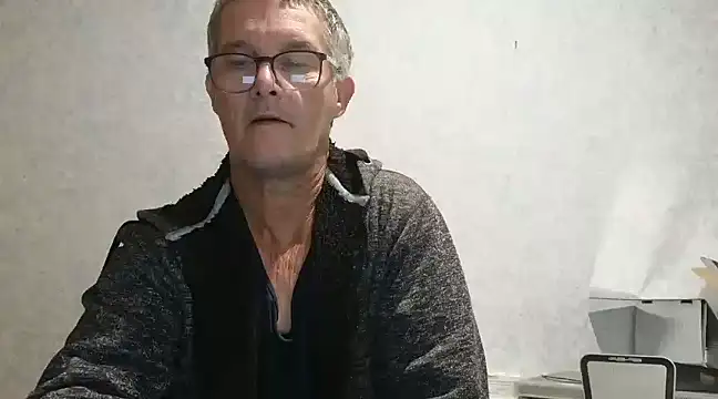 Snapshot of bigballnz chatting on 03/11/25, 08:31 bigballnz online show from 03/11/25, 08:31