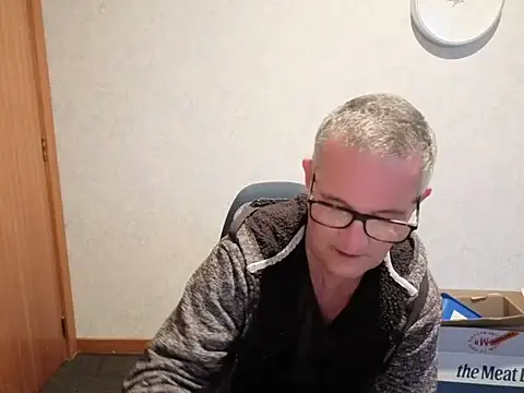 Snapshot of bigballnz chatting on 12/22/25, 08:03 bigballnz online show from 12/22/25, 08:03