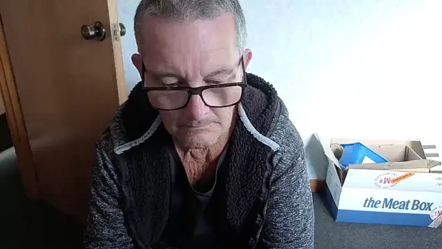 Snapshot of bigballnz chatting on 12/21/25, 06:15 bigballnz online show from 12/21/25, 06:15