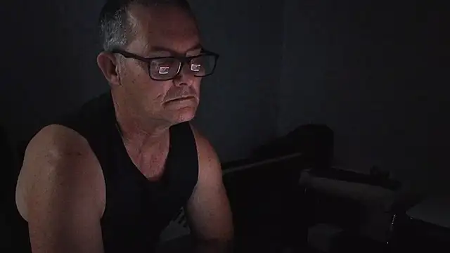 Snapshot of bigballnz chatting on 10/12/25, 10:16 bigballnz online show from 10/12/25, 10:16