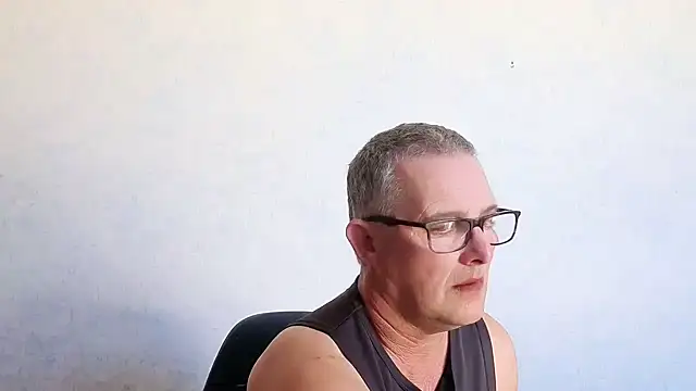 Snapshot of bigballnz chatting on 10/11/25, 10:11 bigballnz online show from 10/11/25, 10:11