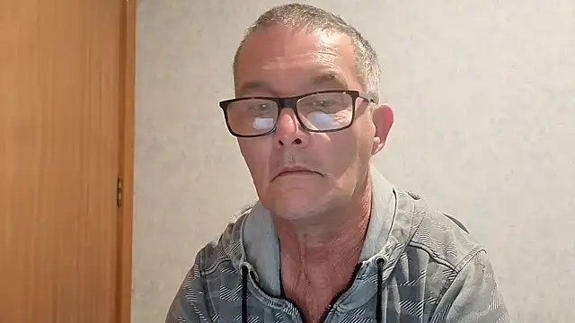Snapshot of bigballnz chatting on 10/01/25, 07:35 bigballnz online show from 10/01/25, 07:35