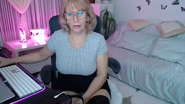 Ghertrude52 online show from 11/04/25, 04:05