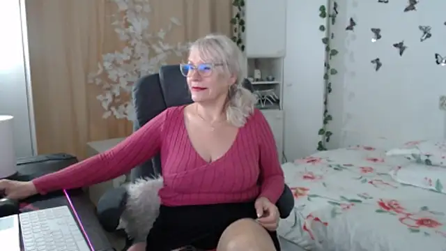 Snapshot of Ghertrude52 chatting on 05/10/26, 04:27 Ghertrude52 online show from 05/10/26, 04:27