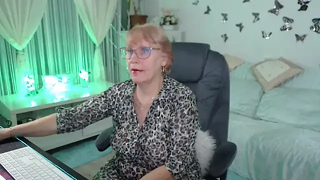 Ghertrude52 online show from 11/18/25, 04:05