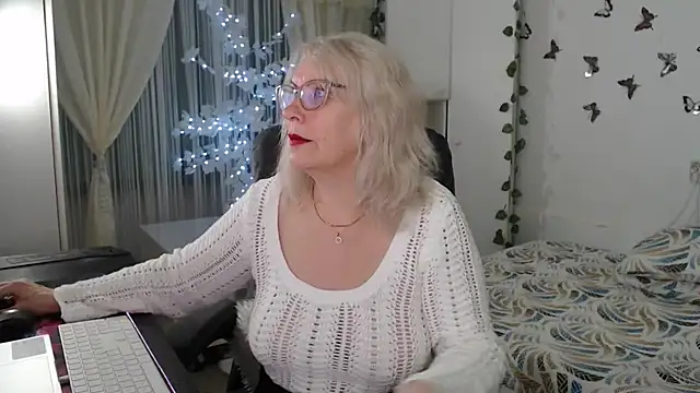 Snapshot of Ghertrude52 chatting on 04/18/26, 04:04 Ghertrude52 online show from 04/18/26, 04:04