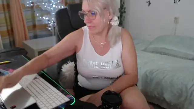 Snapshot of Ghertrude52 chatting on 06/16/26, 04:23 Ghertrude52 online show from 06/16/26, 04:23