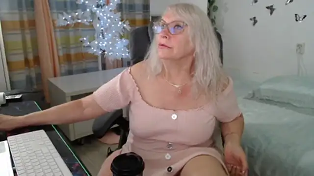 Snapshot of Ghertrude52 chatting on 06/14/26, 05:30 Ghertrude52 online show from 06/14/26, 05:30
