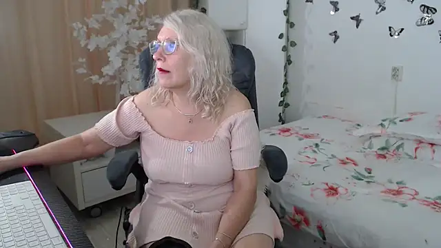 Snapshot of Ghertrude52 chatting on 05/15/26, 04:10 Ghertrude52 online show from 05/15/26, 04:10