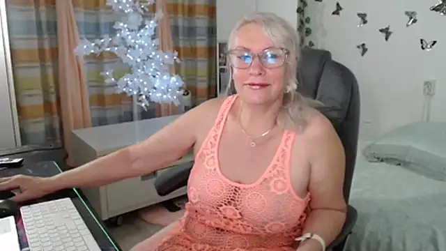 Snapshot of Ghertrude52 chatting on 06/13/26, 04:10 Ghertrude52 online show from 06/13/26, 04:10