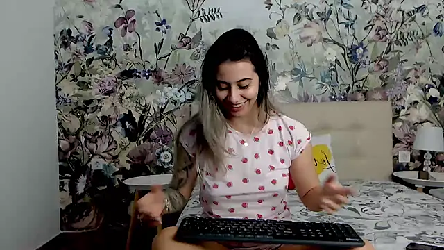 RoseDiamond06 online show from 10/24/25, 10:09