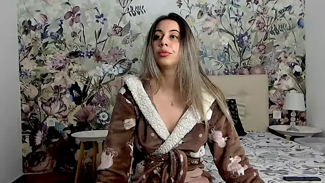 Snapshot of RoseDiamond06 chatting on 10/17/25, 03:54 RoseDiamond06 online show from 10/17/25, 03:54