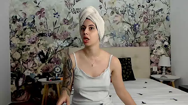Snapshot of RoseDiamond06 chatting on 10/01/25, 10:30 RoseDiamond06 online show from 10/01/25, 10:30