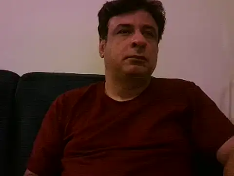Snapshot of desipapaxxx chatting on 03/08/25, 12:44 desipapaxxx online show from 03/08/25, 12:44