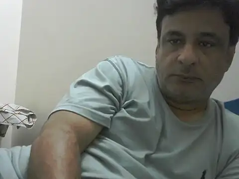 Snapshot of desipapaxxx chatting on 10/04/25, 04:14 desipapaxxx online show from 10/04/25, 04:14