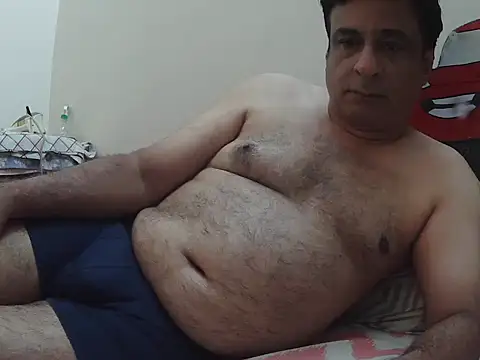 Snapshot of desipapaxxx chatting on 10/28/25, 10:09 desipapaxxx online show from 10/28/25, 10:09