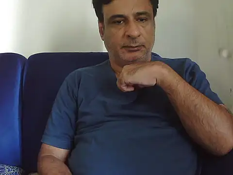 Snapshot of desipapaxxx chatting on 10/31/25, 03:47 desipapaxxx online show from 10/31/25, 03:47