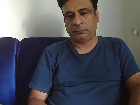 Snapshot of desipapaxxx chatting on 11/14/25, 03:10 desipapaxxx online show from 11/14/25, 03:10