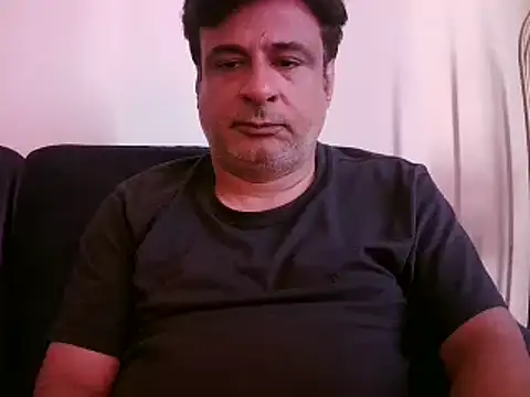 Snapshot of desipapaxxx chatting on 03/04/25, 10:46 desipapaxxx online show from 03/04/25, 10:46