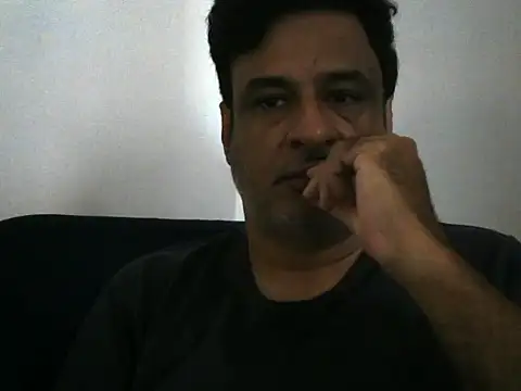 Snapshot of desipapaxxx chatting on 10/18/25, 02:46 desipapaxxx online show from 10/18/25, 02:46