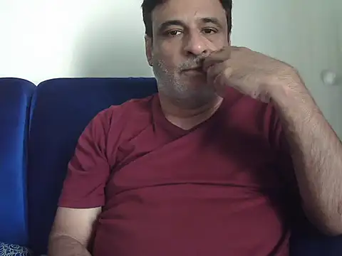 Snapshot of desipapaxxx chatting on 12/18/25, 11:47 desipapaxxx online show from 12/18/25, 11:47