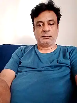 Snapshot of desipapaxxx chatting on 10/13/25, 04:47 desipapaxxx online show from 10/13/25, 04:47