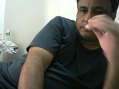 Snapshot of desipapaxxx chatting on 10/01/25, 11:03 desipapaxxx online show from 10/01/25, 11:03