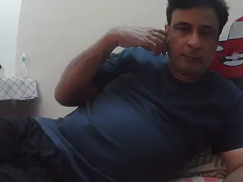 Snapshot of desipapaxxx chatting on 11/15/25, 11:09 desipapaxxx online show from 11/15/25, 11:09