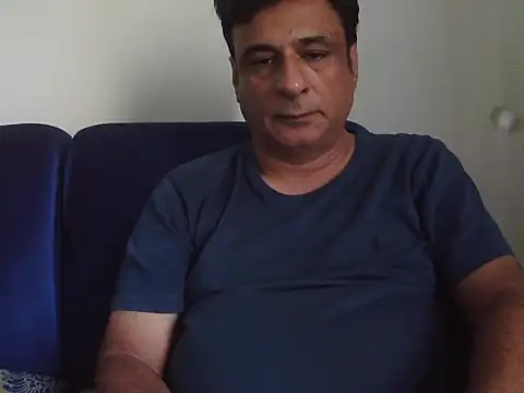 Snapshot of desipapaxxx chatting on 11/07/25, 12:10 desipapaxxx online show from 11/07/25, 12:10