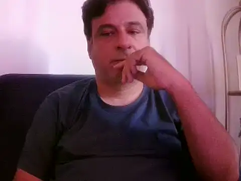Snapshot of desipapaxxx chatting on 03/18/25, 04:40 desipapaxxx online show from 03/18/25, 04:40