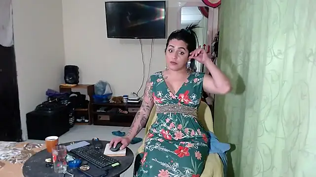 Sashaferrari2000 online show from 04/02/26, 05:25