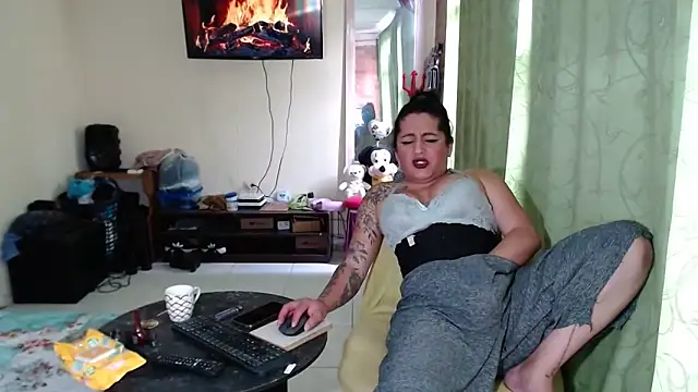 Sashaferrari2000 online show from 04/12/26, 06:11