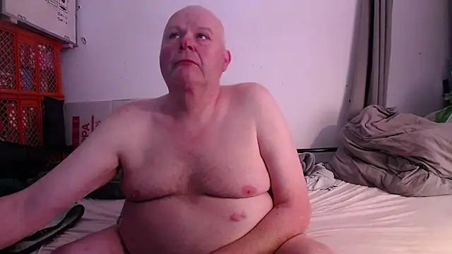 Snapshot of Vandrino chatting on 10/13/25, 08:43 Vandrino online show from 10/13/25, 08:43