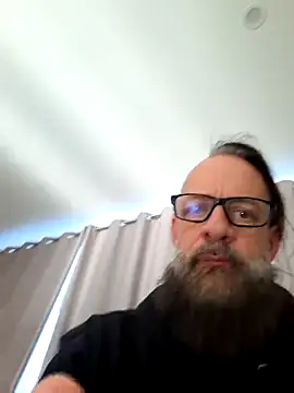 Snapshot of PinkTheHawk chatting on 05/16/26, 02:43 PinkTheHawk online show from 05/16/26, 02:43