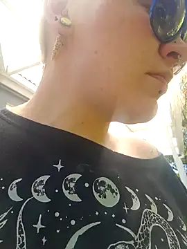 PinkTheHawk online show from 11/09/25, 01:31