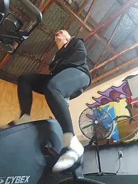 PinkTheHawk online show from 10/30/25, 03:38