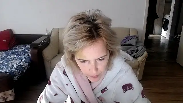 SexxyLety online show from 11/18/25, 08:17