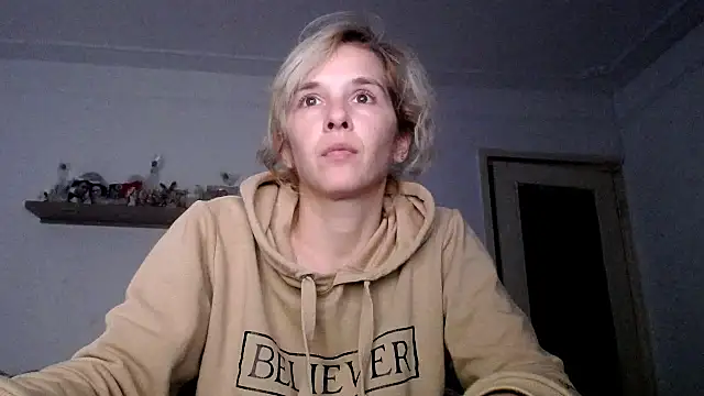 SexxyLety online show from 11/28/25, 01:22