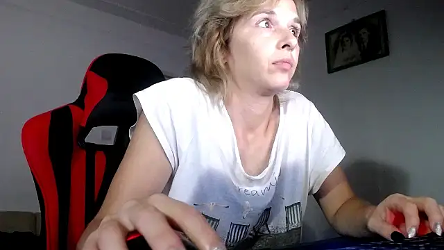 Snapshot of SexxyLety chatting on 09/15/25, 08:20 SexxyLety online show from 09/15/25, 08:20
