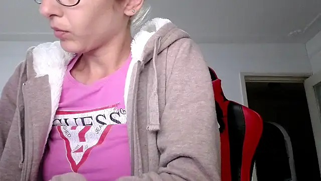 Snapshot of SexxyLety chatting on 09/17/25, 08:49 SexxyLety online show from 09/17/25, 08:49