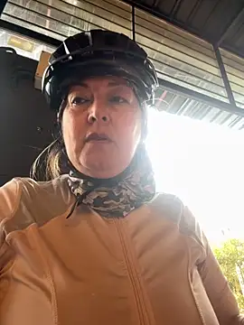 emma tour online show from 10/26/25, 03:12