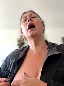 emma tour online show from 11/17/25, 08:35