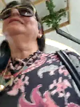 Snapshot of emma_tour chatting on 03/13/25, 04:01 emma tour online show from 03/13/25, 04:01
