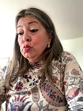 emma tour online show from 11/15/25, 01:48