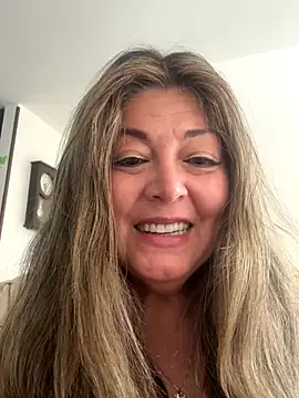 Snapshot of emma_tour chatting on 10/25/25, 01:56 emma tour online show from 10/25/25, 01:56