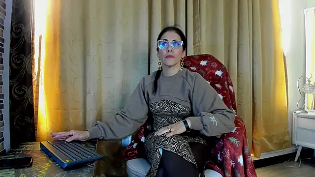 Snapshot of girasol_walton chatting on 02/06/25, 10:53 girasol walton online show from 02/06/25, 10:53