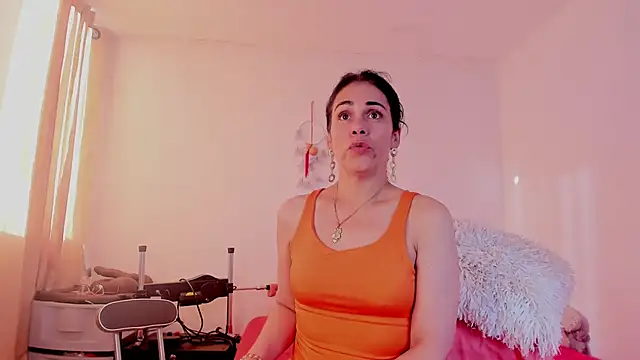 Snapshot of girasol_walton chatting on 02/06/25, 12:26 girasol walton online show from 02/06/25, 12:26