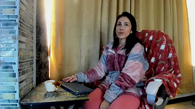 Snapshot of girasol_walton chatting on 03/15/25, 03:27 girasol walton online show from 03/15/25, 03:27
